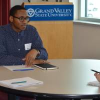 An alumnus talking to two students at the 30 Minute Mentors Event